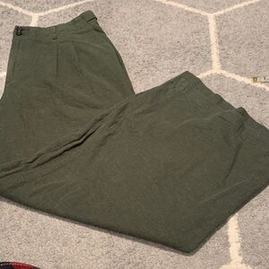 013- NWT American Eagle Outfitters women’s Green Chinos